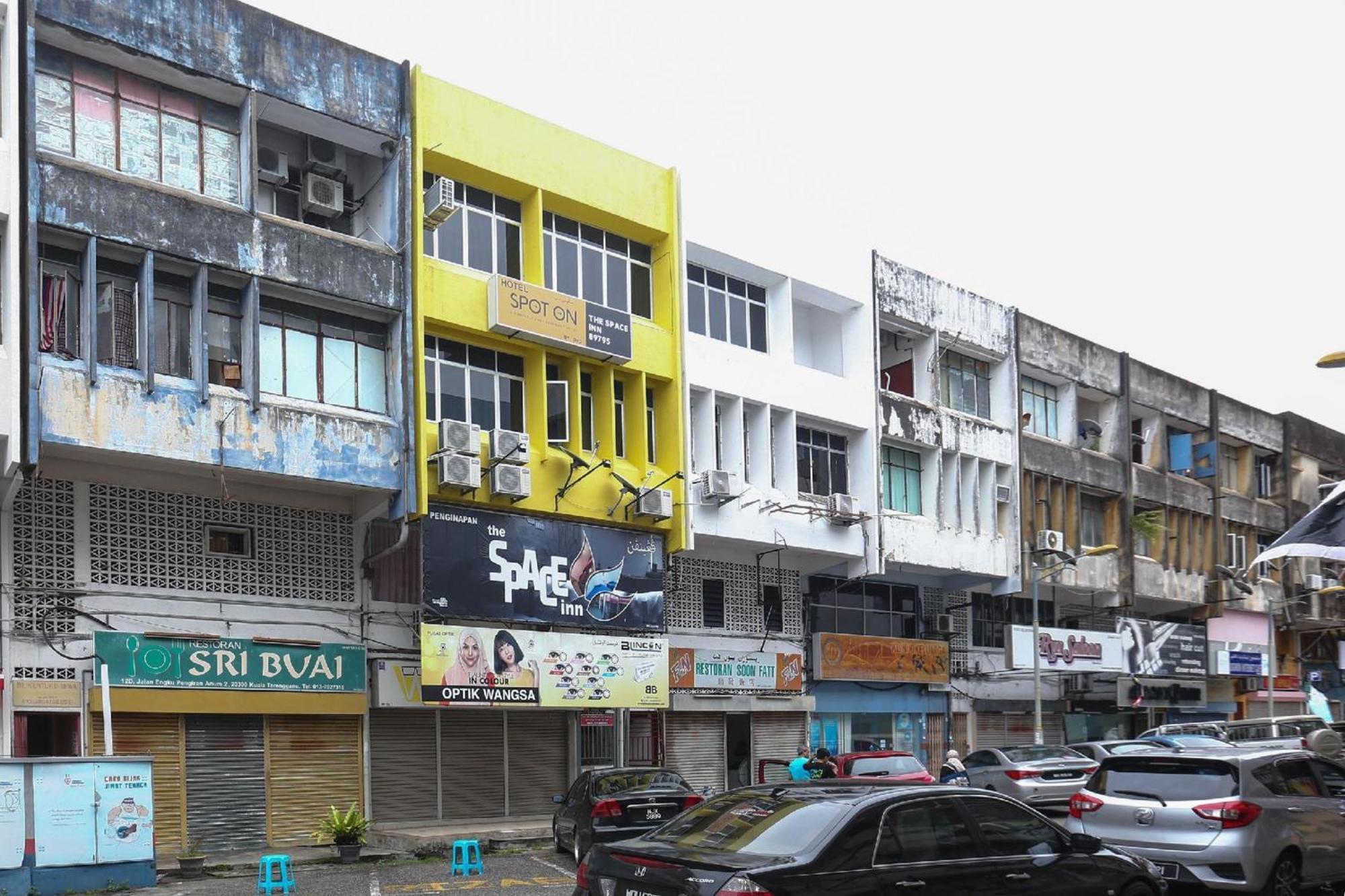 Spot On 90587 The Space Inn Kuala Terengganu Bagian luar foto